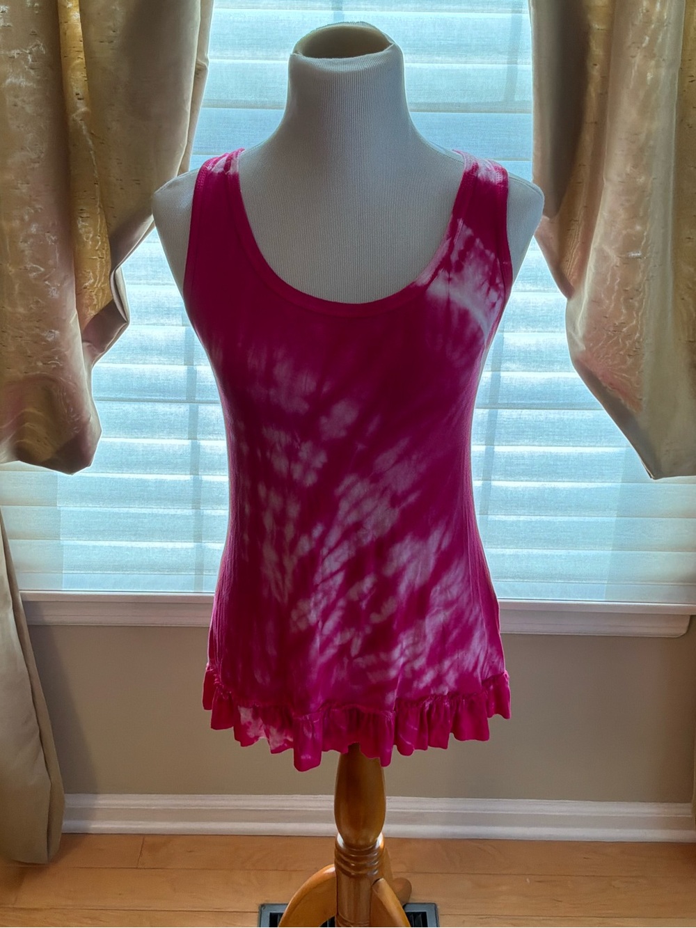 Romeo & Juliet Couture Hot Pink Tie-Dye Ruffle Hem Tank
